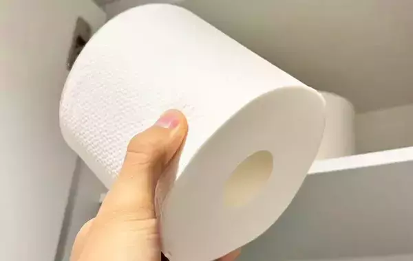 ジッパー袋に入れると…　トイレットペーパーの活用法に「心強い」「簡単すぎた」