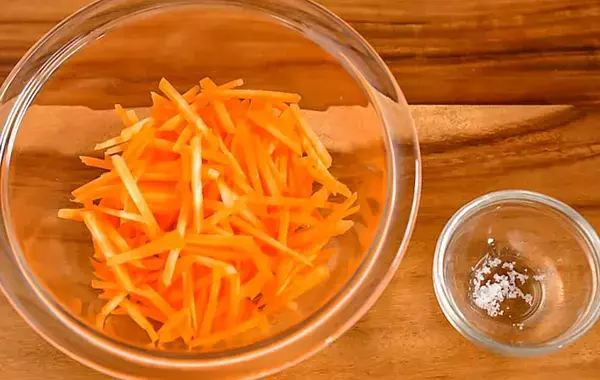 皮は剥きません！　生がおいしい「簡単ニンジンサラダ」【管理栄養士の春レシピ】