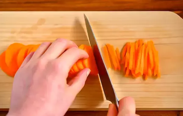 皮は剥きません！　生がおいしい「簡単ニンジンサラダ」【管理栄養士の春レシピ】