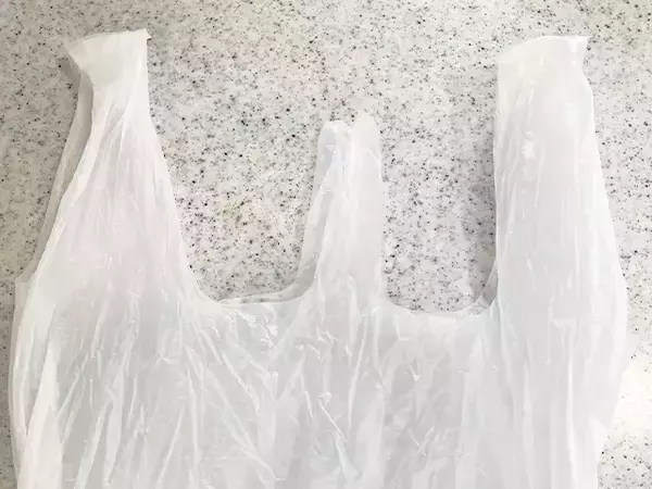 作業30秒！うどんの空き袋に4つの切り込みで、結びやすさがアップ【手順】