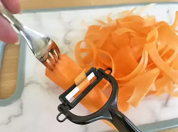 「生ニンジン、こんなに食べやすかった？」　切り方を変えるだけで『丸ごと1本』ペロリ！