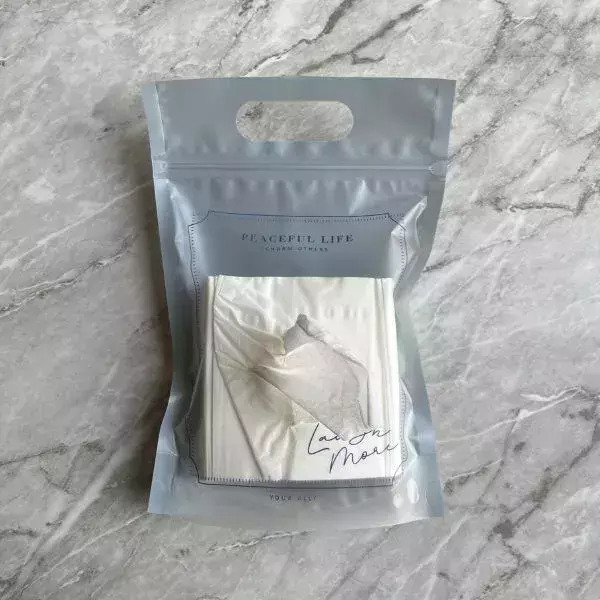 ソフトパックティッシュを包丁で真っ二つ！　思わぬ活用法に「目からウロコ」「真似したい」