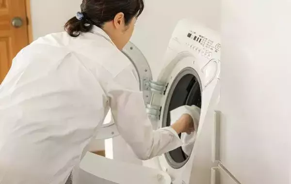 「冬服をしまう前にやって」　洗濯のプロが教える！来年もきれいに着るコツ