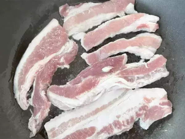 豚肉、そのまま焼かないで！　塩水に30分漬けるだけで、白米に合う絶品おかずに変身