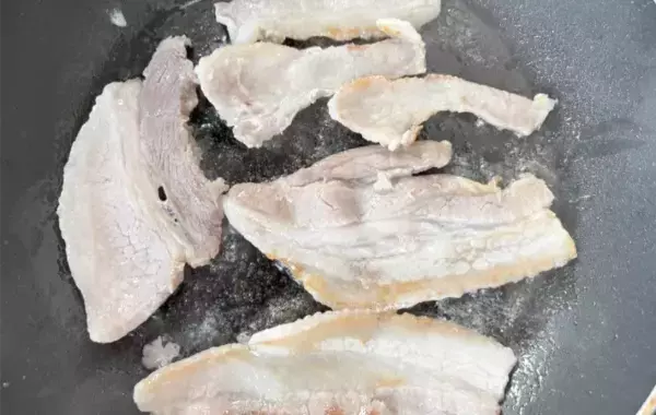 豚肉、そのまま焼かないで！　塩水に30分漬けるだけで、白米に合う絶品おかずに変身