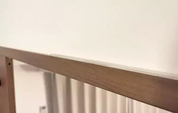 ハンガーがずり落ちてイライラ…　110円で買える落下防止テープが優秀すぎた