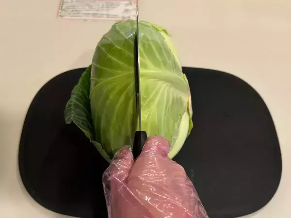 キャベツを縦に切るのはもったいない！　上下に分ける消費テクに「頭いい」「絶対やります」