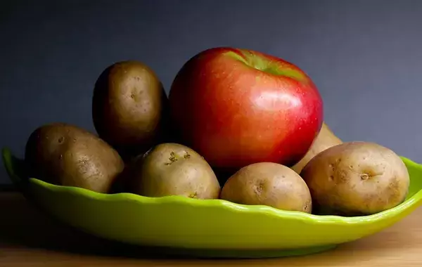 ジャガイモ30個に対して1個！　芽が生えるのを防ぐために効果的な方法は？