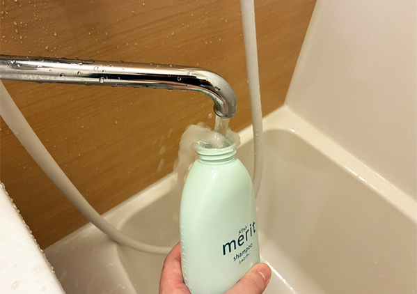 シャンプーの詰め替え時、ボトルを洗う必要ある？　花王に取材すると…「初めて知った」