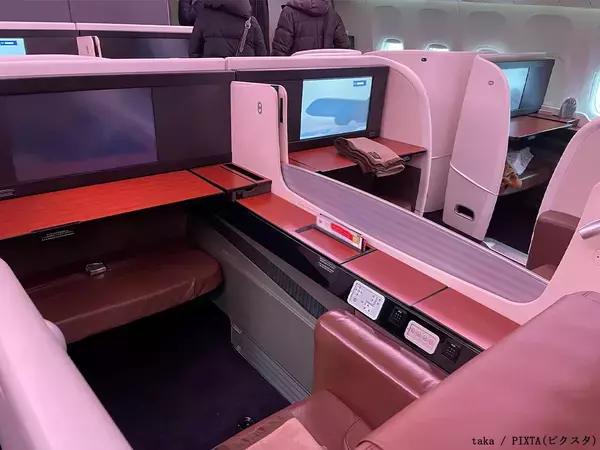 ファーストクラスの機内食ってどんなメニュー？ 　エコノミーとの違いとは