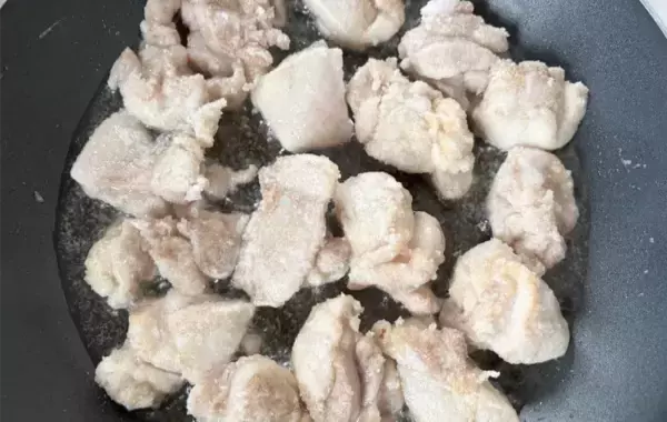 から揚げを見た息子「なんかかかってる…」　冷蔵庫の調味料を混ぜるだけで、ご飯が止まらない