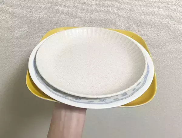 お皿は『大・中・小』で重ねると崩れる？　10秒揺らして分かった安全な積み順