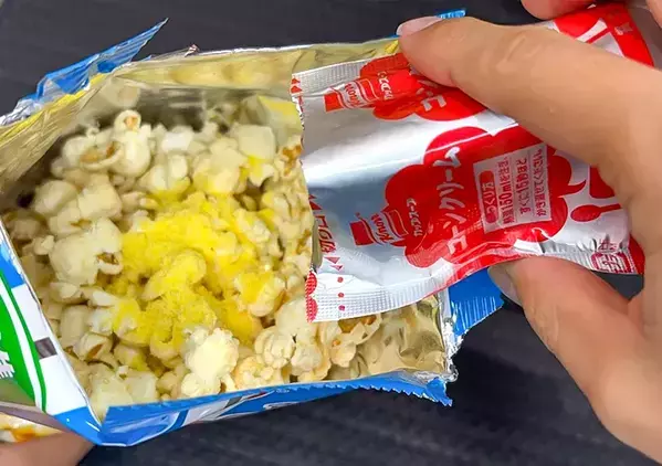 ポップコーンの味変にはこれ！　甘い味わいがたまらないアイテムに「コクがある」「クセになる」