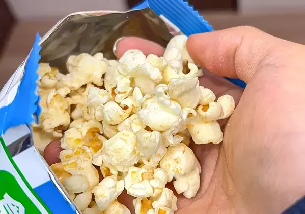 ポップコーンの味変にはこれ！　甘い味わいがたまらないアイテムに「コクがある」「クセになる」