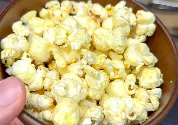 ポップコーンの味変にはこれ！　甘い味わいがたまらないアイテムに「コクがある」「クセになる」