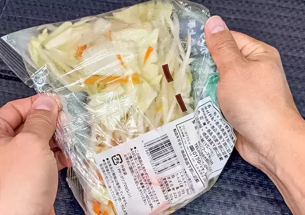 カット野菜に大さじ1杯入れるだけ！　食感がよくなるコツに「しっかりと火が入った」「べたつかない」