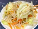 カット野菜に大さじ1杯入れるだけ！　食感がよくなるコツに「しっかりと火が入った」「べたつかない」