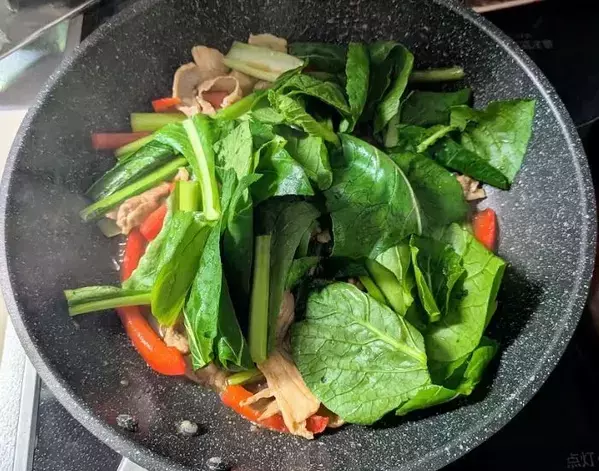 豚こま肉をお湯にくぐらせると？　まさかの裏技に「もっと早く知りたかった」「絶対やる」