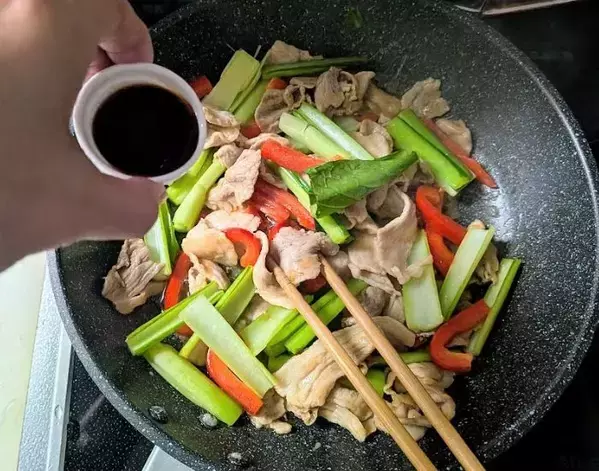 豚こま肉をお湯にくぐらせると？　まさかの裏技に「もっと早く知りたかった」「絶対やる」