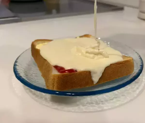 チーズと豆腐を混ぜてチンするだけ！　口当たりに「大満足」「いくらでもいける」