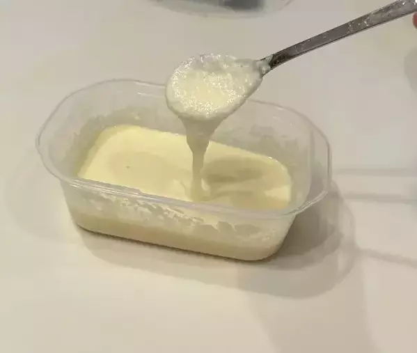 チーズと豆腐を混ぜてチンするだけ！　口当たりに「大満足」「いくらでもいける」