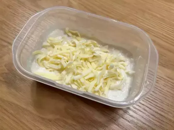 チーズと豆腐を混ぜてチンするだけ！　口当たりに「大満足」「いくらでもいける」