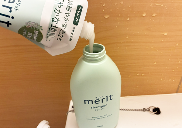 シャンプーを詰め替える時、違うメーカーを入れてもいい？　花王の回答に「そうなんだ」