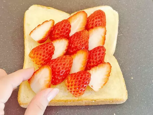 食べた子供が「明日も作って！」と大興奮！　トーストにバターを塗って…