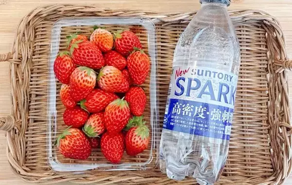 普通に食べるのはもったいない！　漬け込むだけでOK、イチゴの新しい食べ方が？