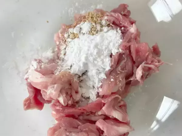 豚肉とタマネギをレンチンするだけ！　できたおかずに、子供が「これ大好き！」と大喜び