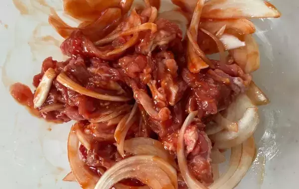 豚肉とタマネギをレンチンするだけ！　できたおかずに、子供が「これ大好き！」と大喜び