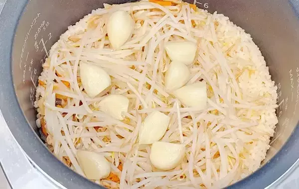 ラーメンよりもこっち派かも！　丸美屋の炊き込みご飯レシピに「中毒性ありすぎ！」