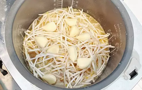 ラーメンよりもこっち派かも！　丸美屋の炊き込みご飯レシピに「中毒性ありすぎ！」