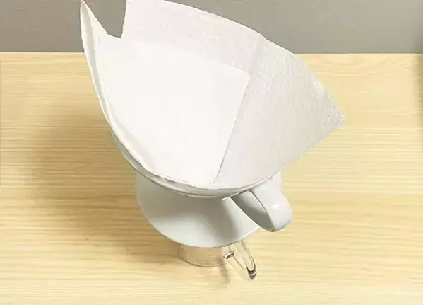 コーヒーフィルターを切らしても大丈夫　家にある『キッチンタオル』を折って広げれば代用できる？