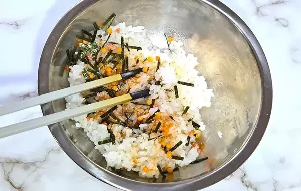 5分で完成する、永谷園のおにぎりレシピ　材料２つでできる作り方に「弁当にぴったり」