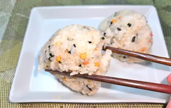 5分で完成する、永谷園のおにぎりレシピ　材料２つでできる作り方に「弁当にぴったり」