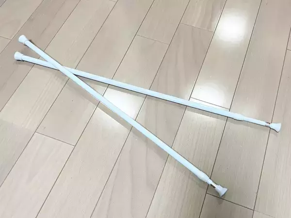 クローゼットがパンパン…　100均の「つっぱり棒」で激変した収納術【活用法3選】