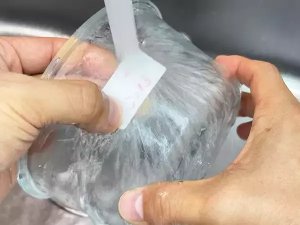 冷蔵庫が見違えた！　ごちゃつきやすい冷蔵庫、きれいに整理できるダイソーグッズは？