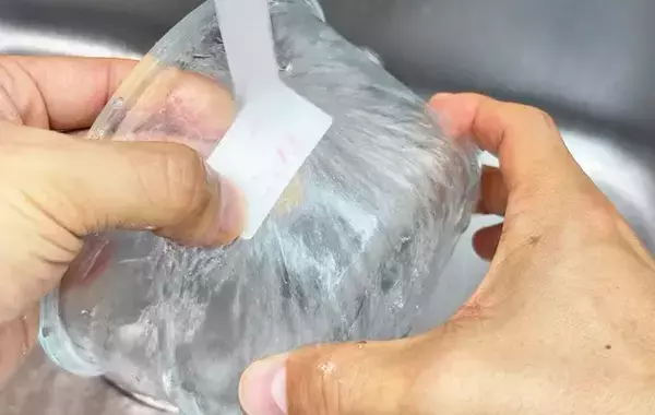 冷蔵庫が見違えた！　ごちゃつきやすい冷蔵庫、きれいに整理できるダイソーグッズは？