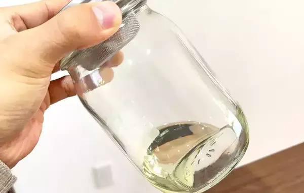 ガラス瓶と茶こしを組み合わせて…　できたグッズに「市販のよりいい」「洗いやすい」