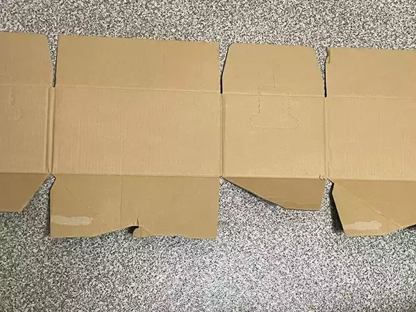 柄が邪魔なダンボールに　1か所切って『表裏を入れ替える』だけの収納アイディア