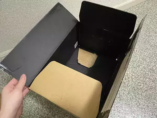 柄が邪魔なダンボールに　1か所切って『表裏を入れ替える』だけの収納アイディア