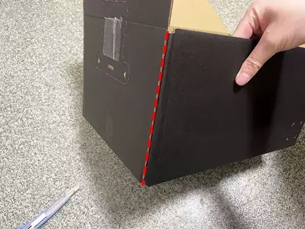 柄が邪魔なダンボールに　1か所切って『表裏を入れ替える』だけの収納アイディア