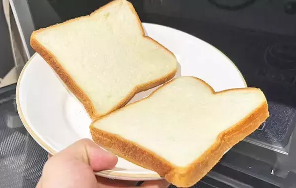 小さなサンドイッチが一気に作れた！　110円のグッズが「優秀」「弁当にピッタリ」