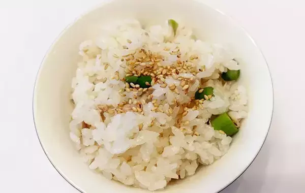 お花見弁当はこれで決まり！　旬のアスパラが映える『彩りごちそうご飯』