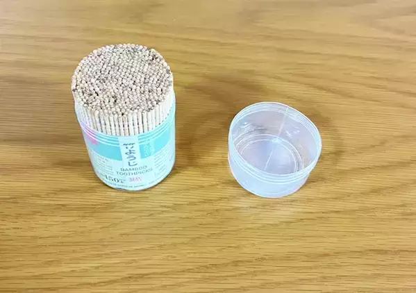 つまようじ『1本』を鍋蓋に挟むと…　洗い物が減る時短技に「座布団三枚」