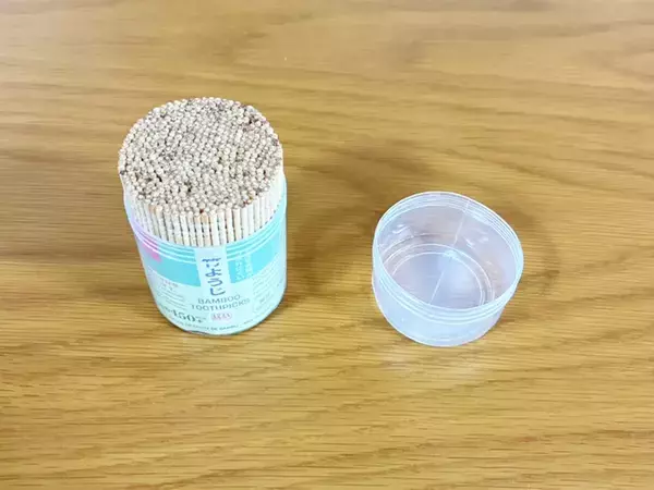 つまようじ『1本』を鍋蓋に挟むと…　洗い物が減る時短技に「座布団三枚」