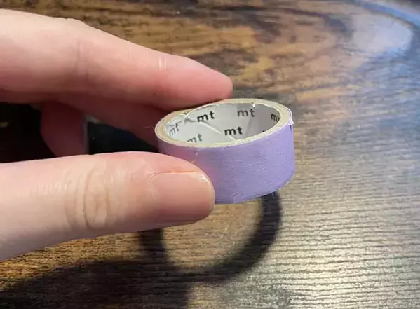 逃げる金具もピタッと固定　ブレスレットを楽につける『文房具』の活用法