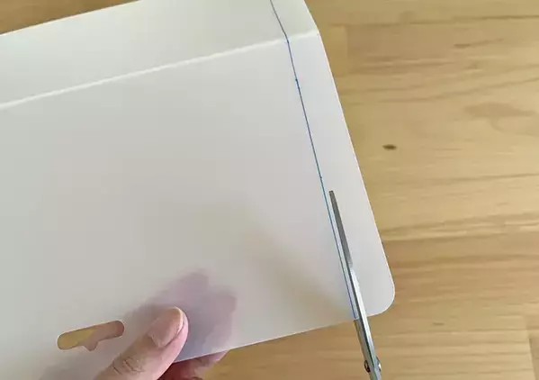 ダイソーの『まな板シート』を折ってバッグに入れたら…　思わぬ活用法で「使い勝手がよくなった！」