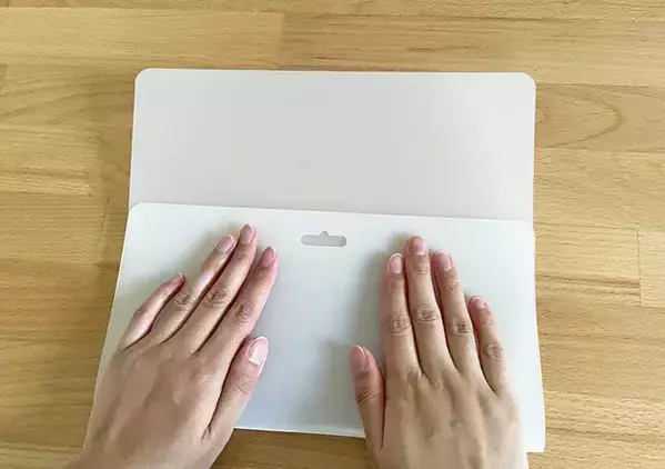 ダイソーの『まな板シート』を折ってバッグに入れたら…　思わぬ活用法で「使い勝手がよくなった！」